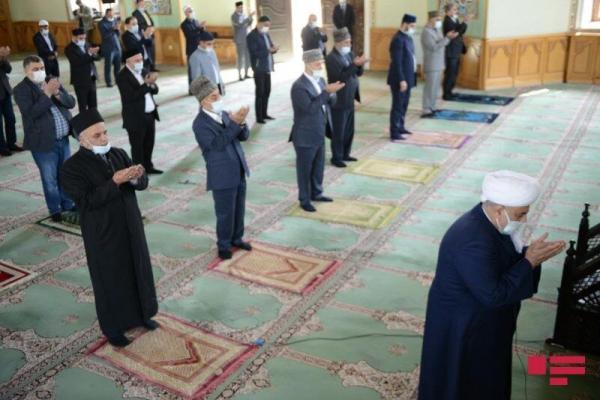 خبرنگاران نماز عید فطر در جمهوری آذربایجان اقامه شد خبرنگاران نماز عید فطر در جمهوری آذربایجان اقامه شد