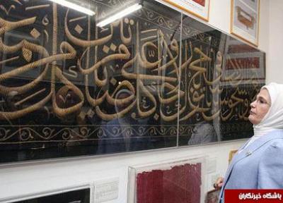 تصاویر روز: از حضور همسر اردوغان در موزه میراث اسلامی جده تا عکس گرفتن یک جهانگرد از متروی پیونگ یانگ