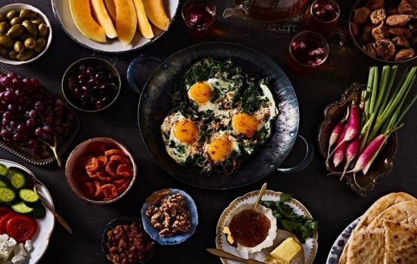 5 قدم برای آماده کردن صبحانه روز تعطیل به سبک ایرانی